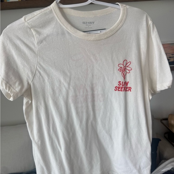 Old Navy Cream Tee with Red Graphic - Picture 1 of 3